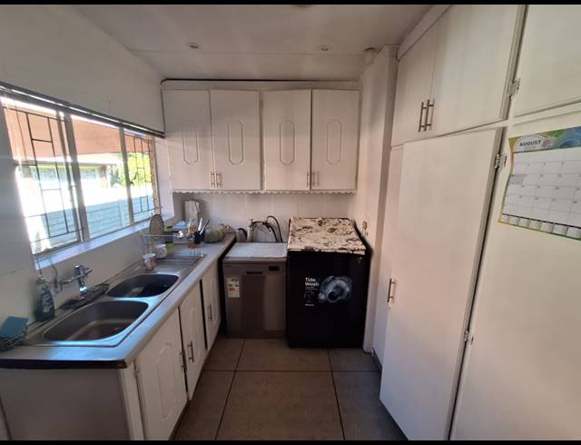 3 BEDROOM HOUSE FOR SALE IN VANDERBIJLPARK SE 3